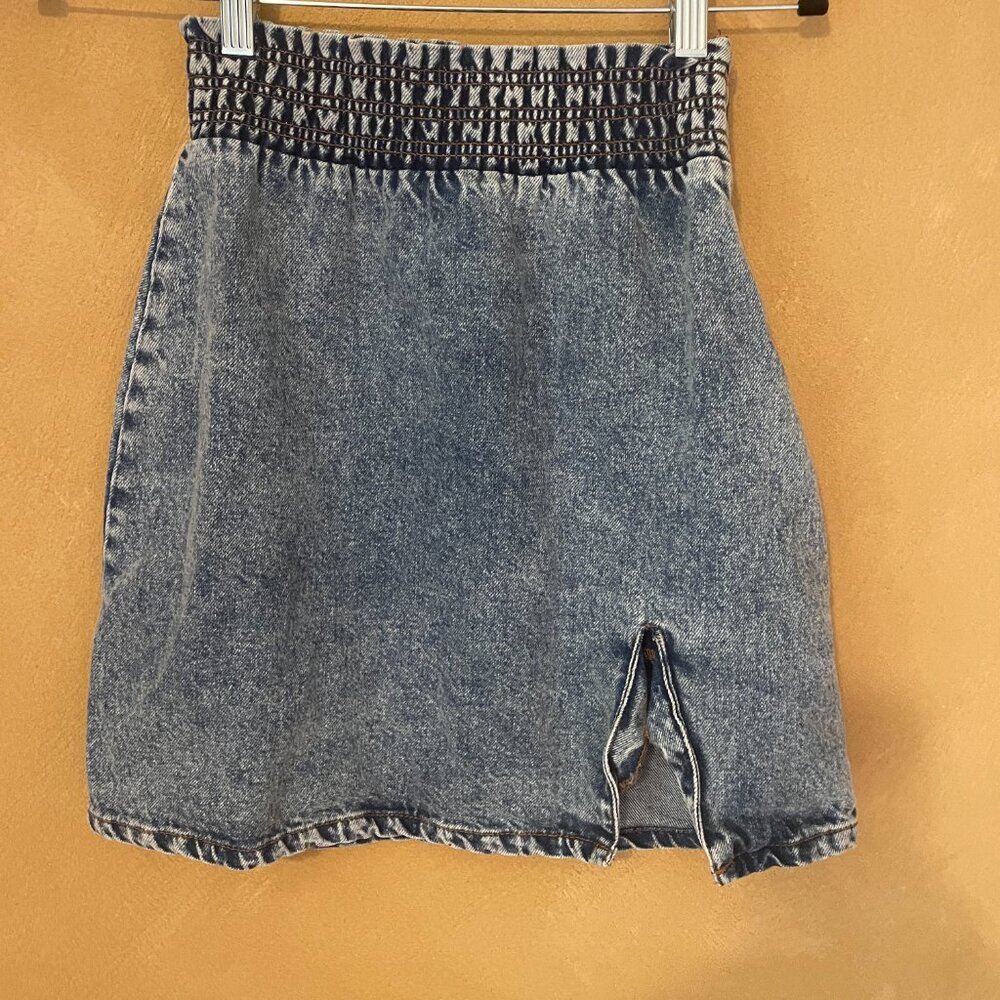 High-waisted stylish jeans shirt